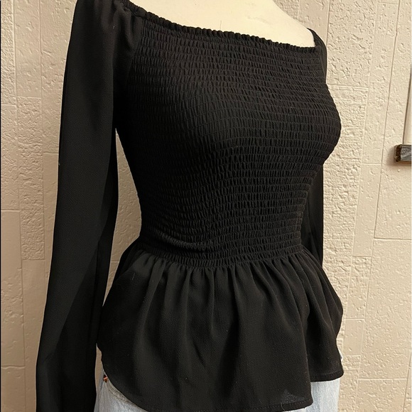 small blouse - Picture 6 of 6